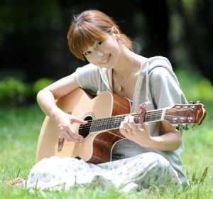安田美沙子,ギター,舞台,アコギ
