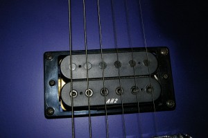 1200px-Guitare_double_micro